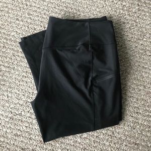 Eddie Bauer Crops 🖤